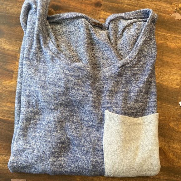 Scoop Neck 3/4 sleeve shirt - Picture 10 of 10